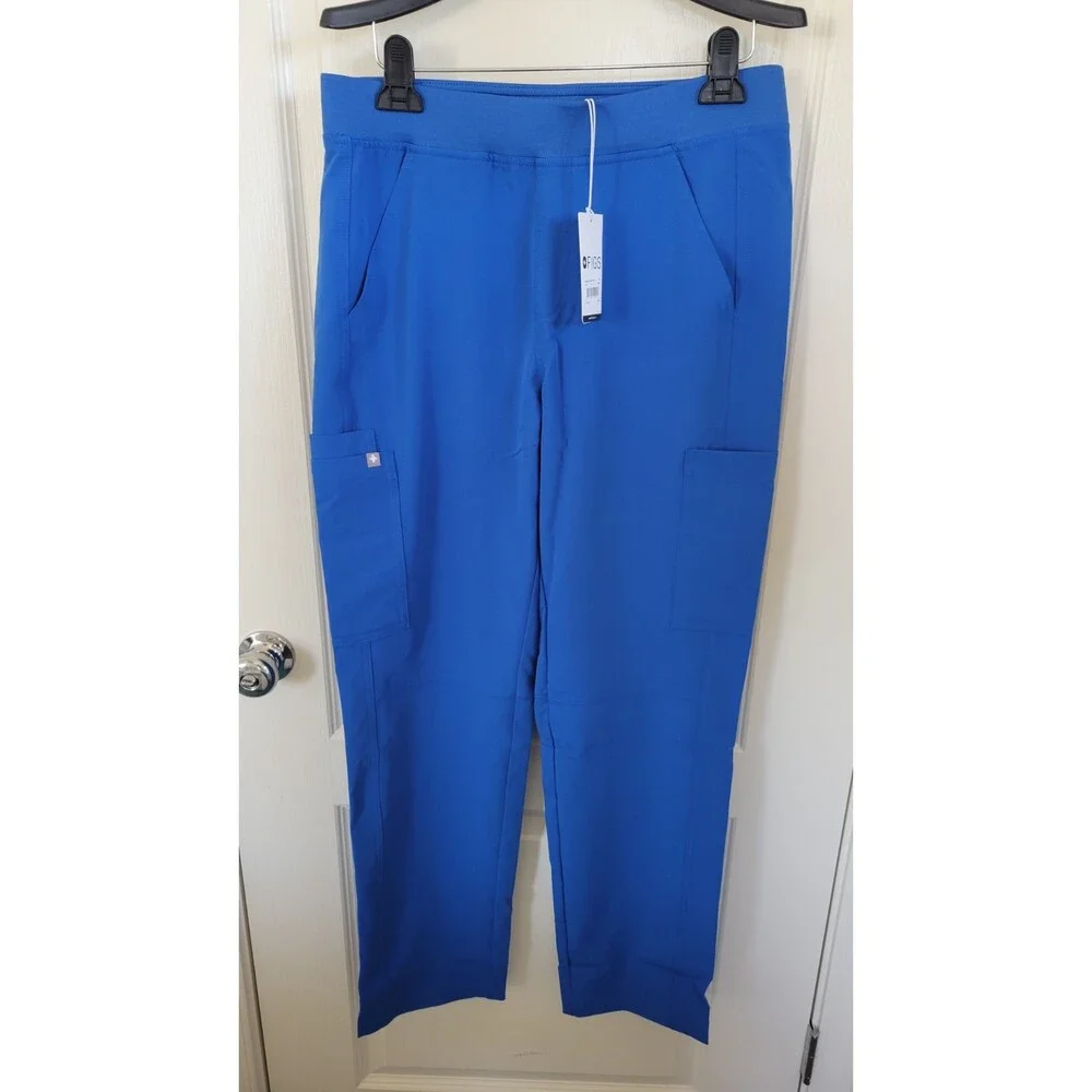Men's Figs Scrubs Leon Two Pocket Top & Axim 2.0 Cargo Pants